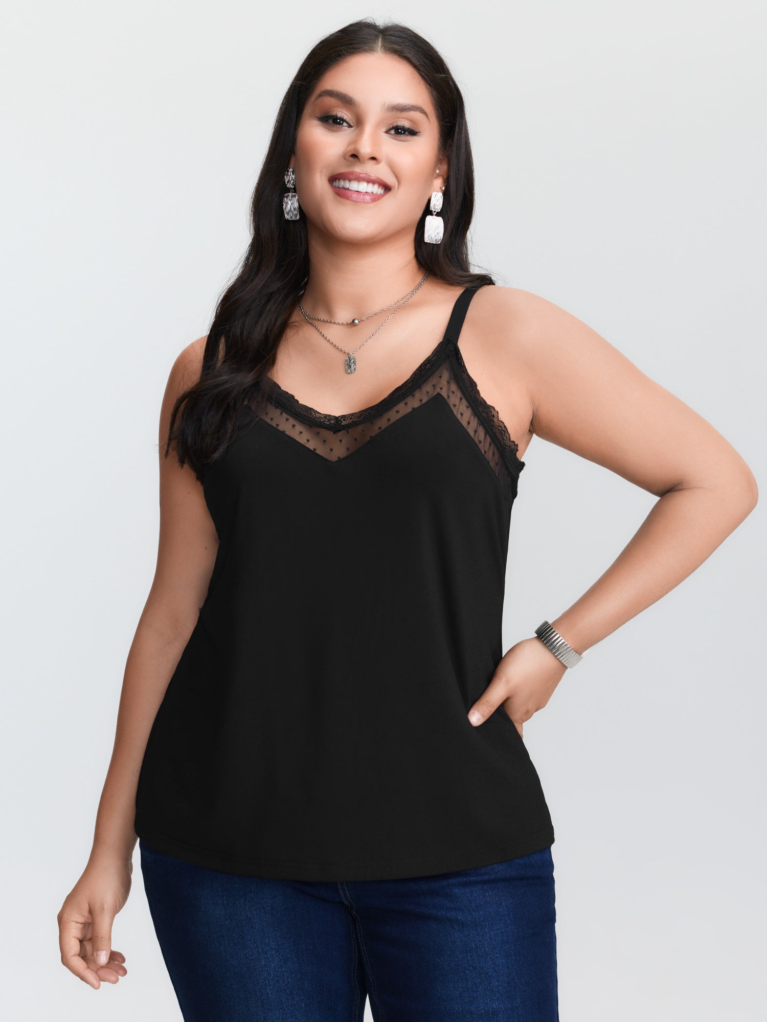 Lace Trim Cami - بلوزة داخلية سوداء محبوكة بمقاسات كبيرة،